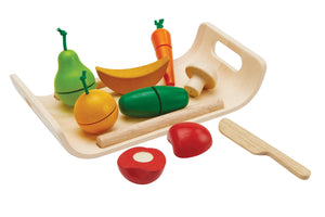 Plan Toys set fructe si legume de taiat - fabricat din lemnș pentru copii  2 - 5 ani